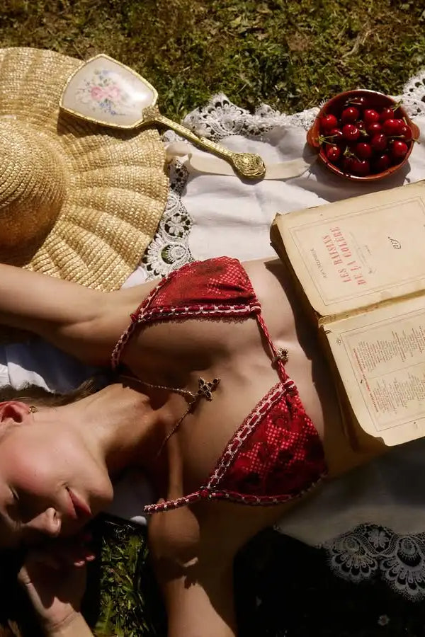 Conjunto de bikini rojo de tiras