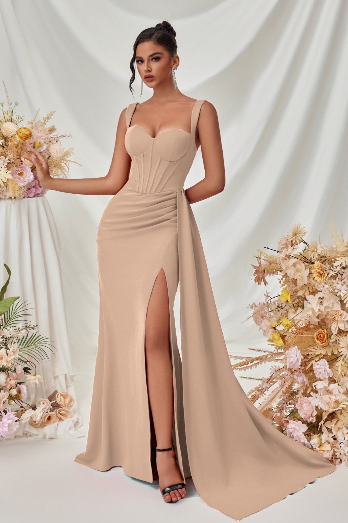 Vestido de fiesta largo ajustado con abertura y sexy