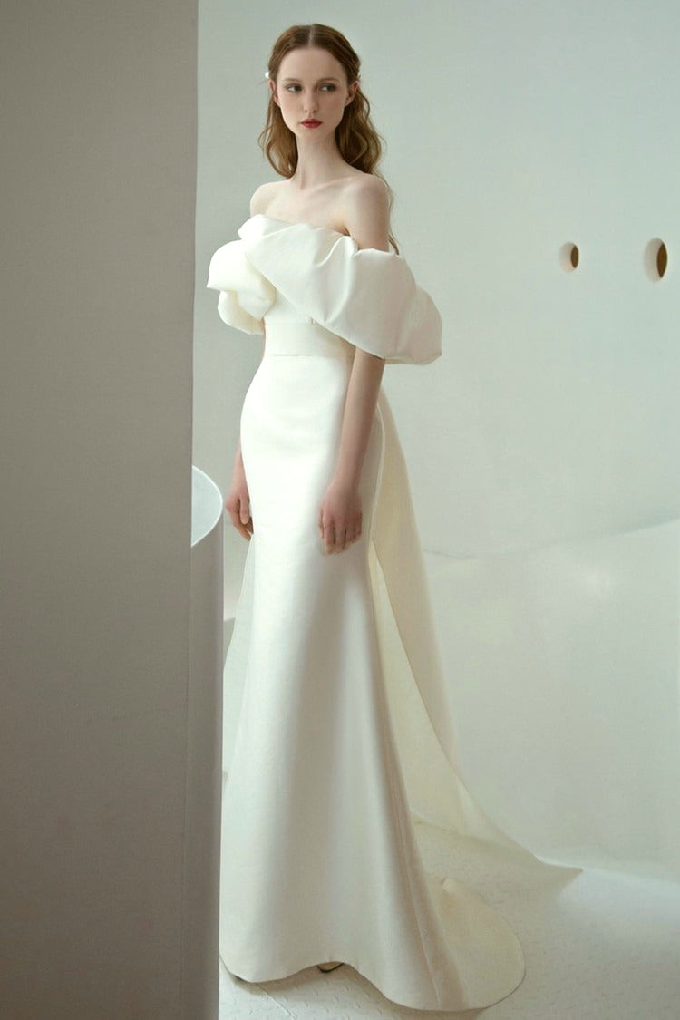 Vestido de novia de sirena de satén con hombros descubiertos