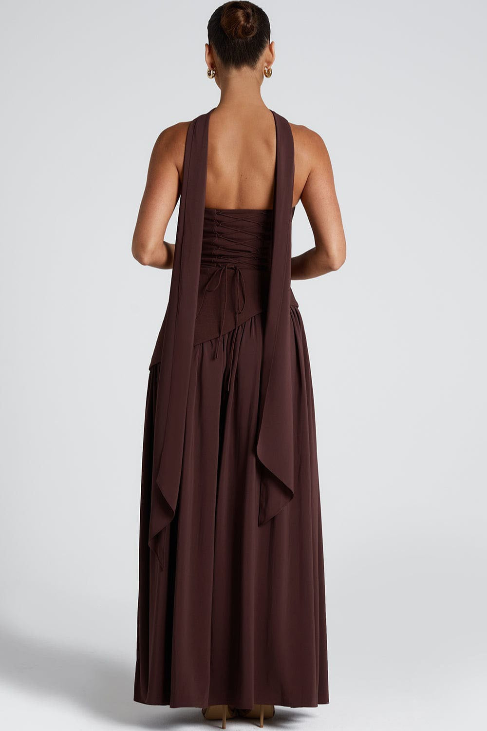 Vestido formal estilo bustier fluido con bloques de color y nudo