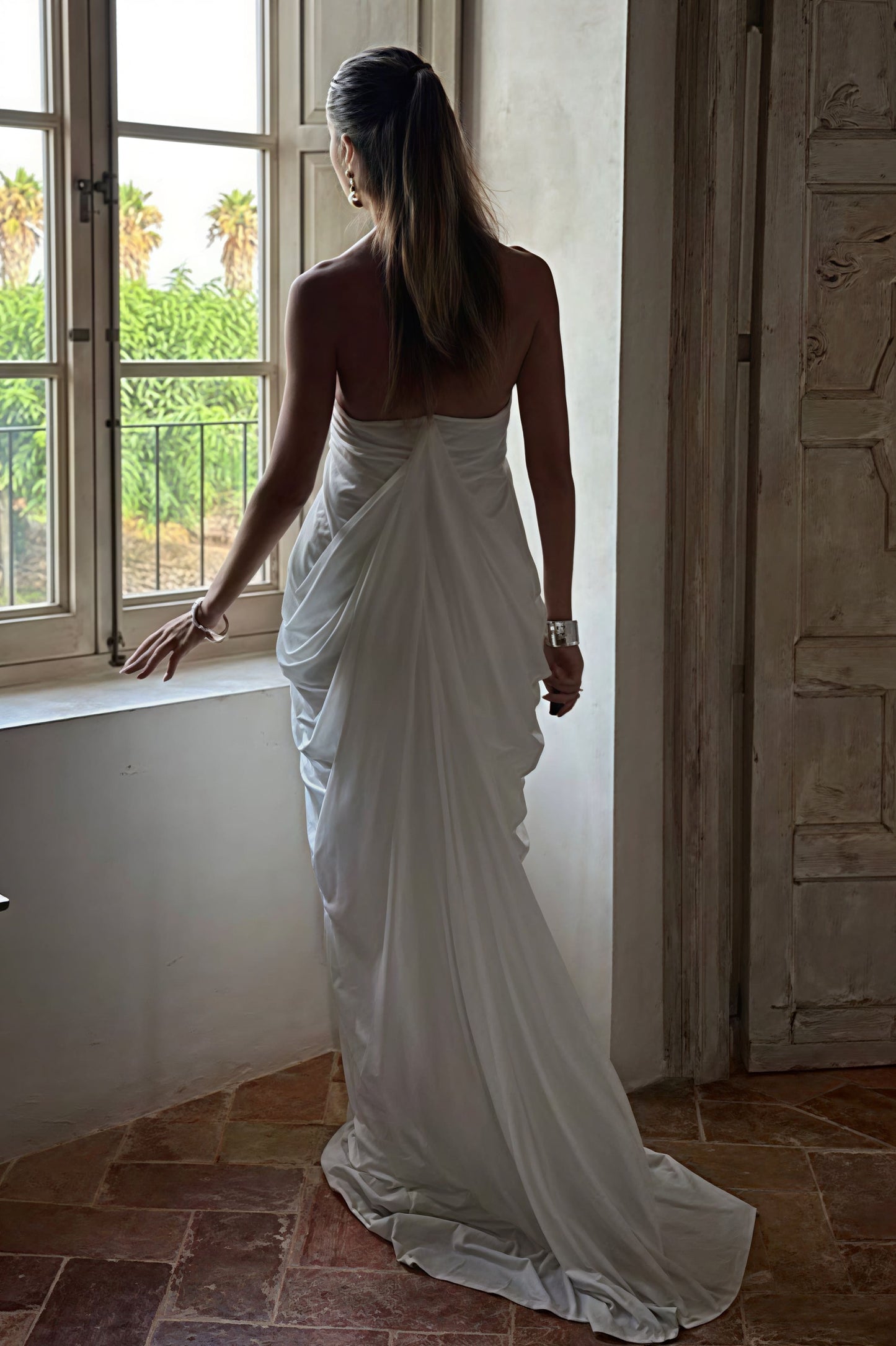 Vestido Maxi de Tul con Cuello Halter en V Suelto y Volantes