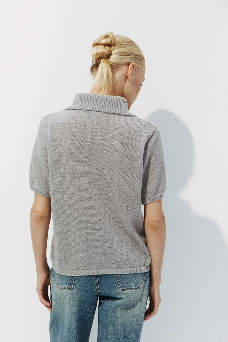 Blusa Minimalista Tejida Calada de Polo con Mangas Abullonadas
