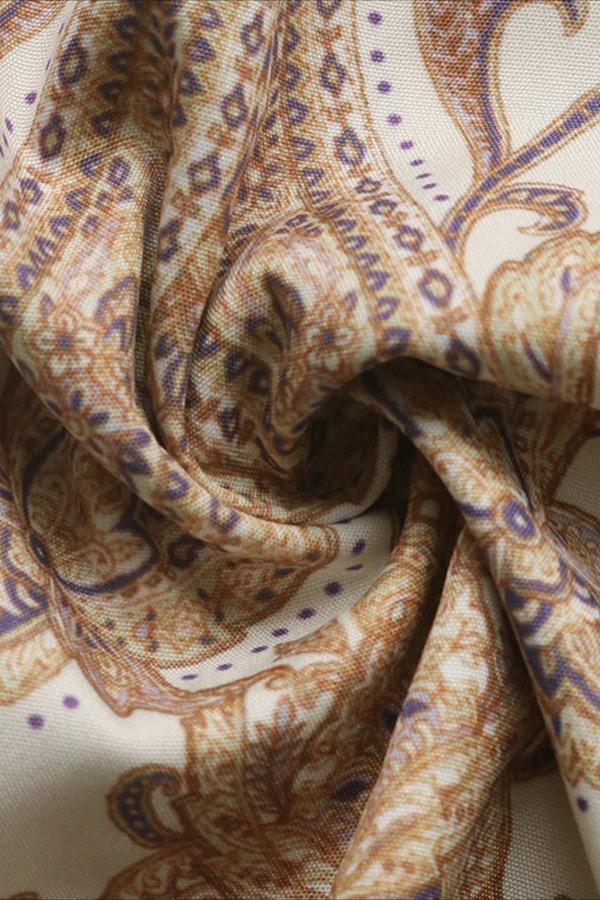 Minivestido étnico con escote en V y estampado chic de cachemira