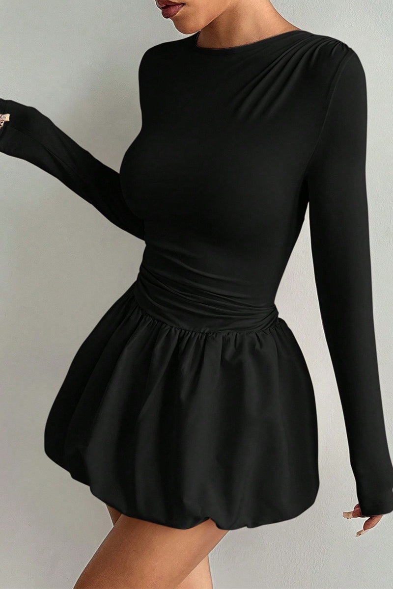 Minivestido elástico entallado de manga larga y volantes elegante