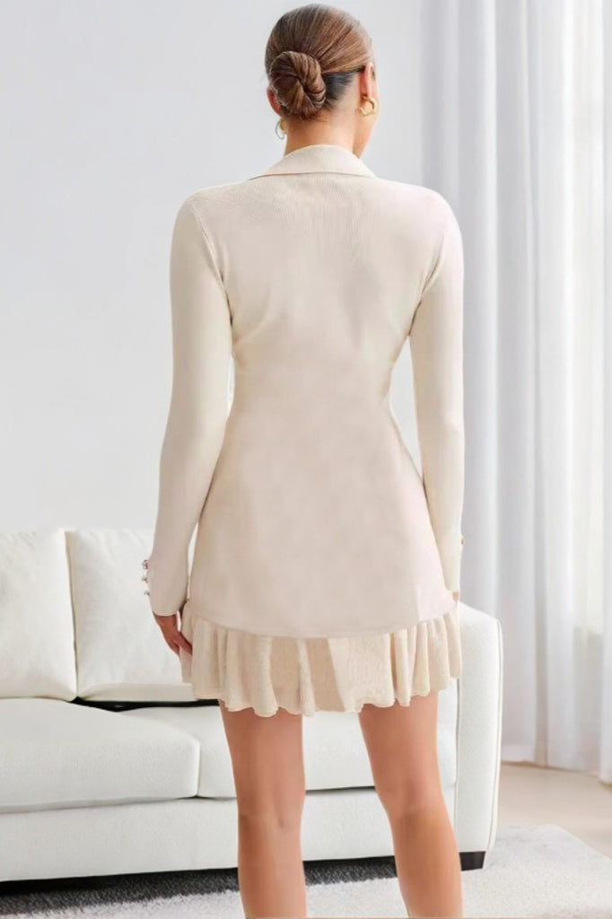 Vestido de punto con cuello con volantes y botones de perlas