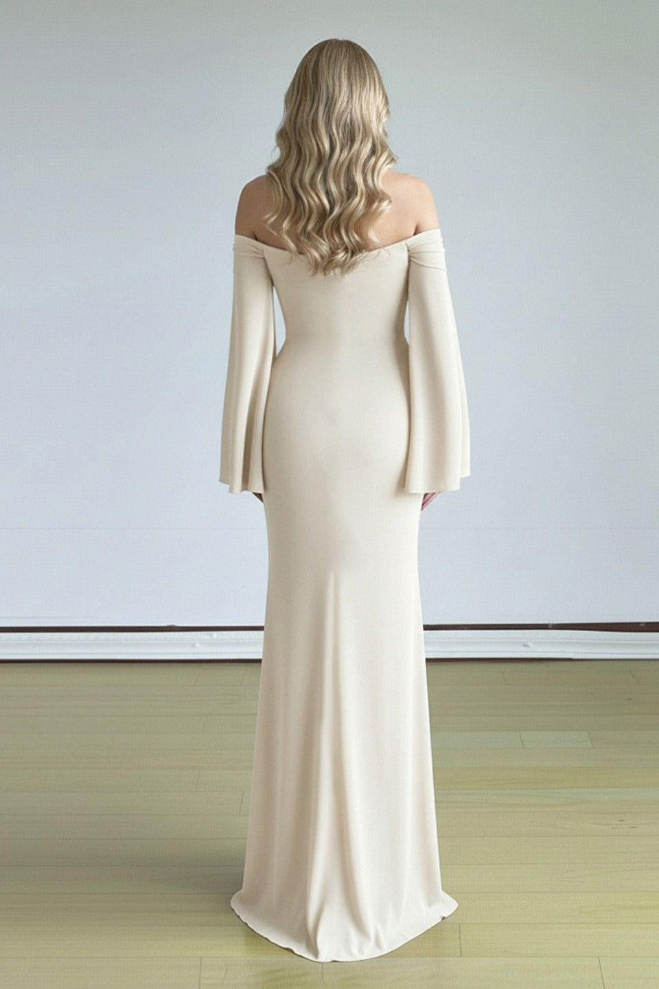 Vestido de fiesta ajustado con mangas acampanadas y escote tipo tubo