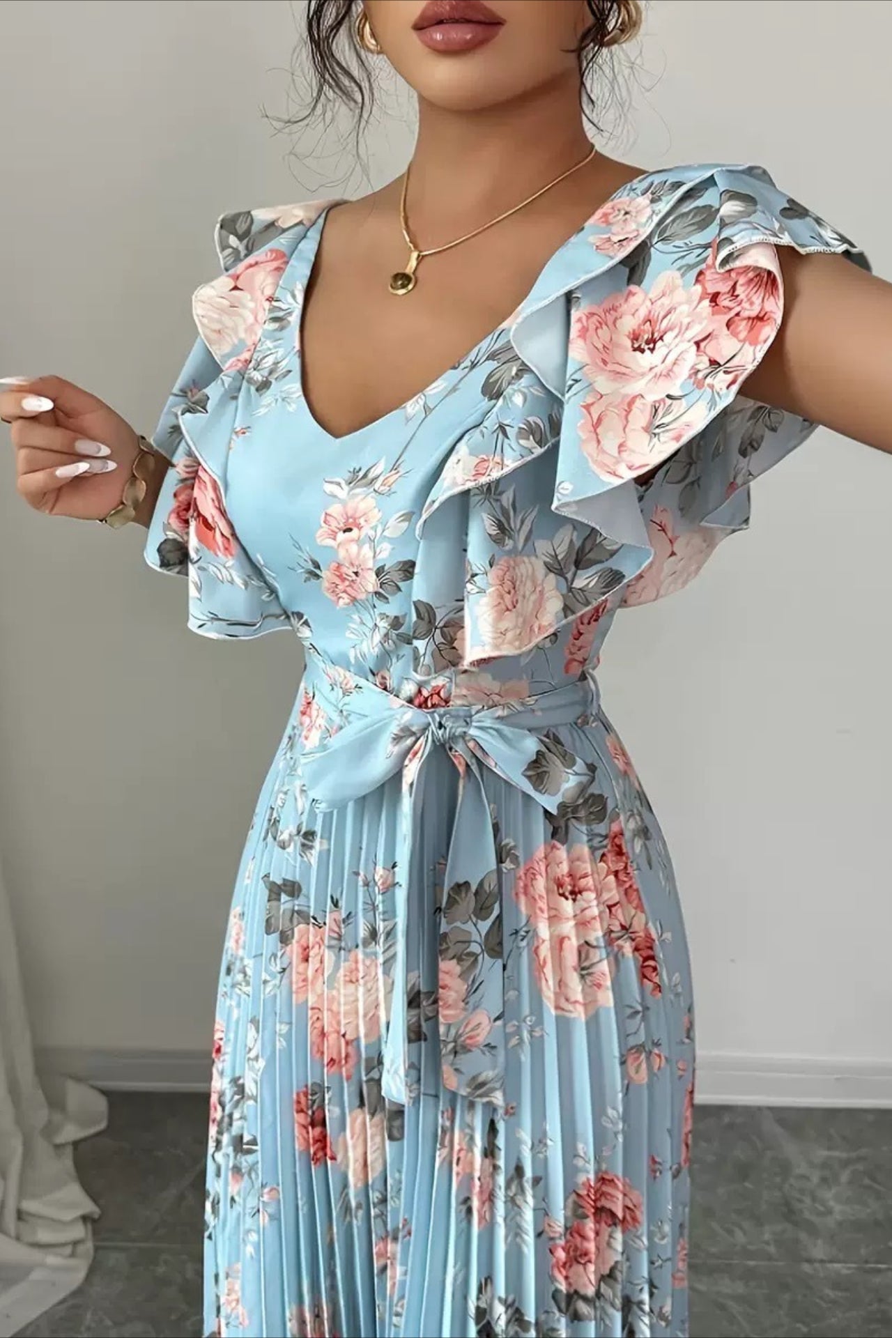 Vestido largo elegante plisado con cuello en V, estampado floral y manga con volantes