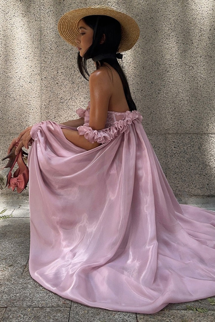 Minivestido con banda, bajo asimétrico y tulipanes fluidos