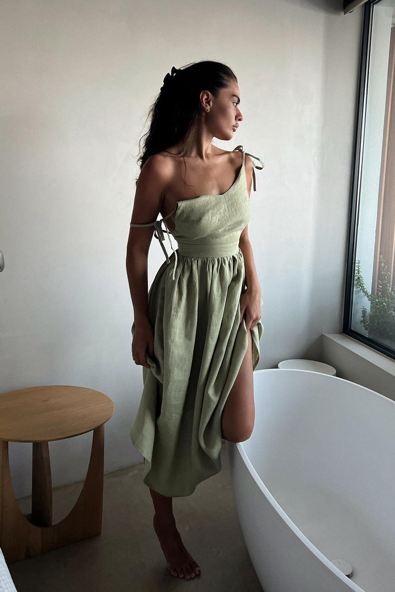 Vestido Midi Elegante de Algodón con Tirantes Finos Escote en V y Espalda Descubierta Anudada