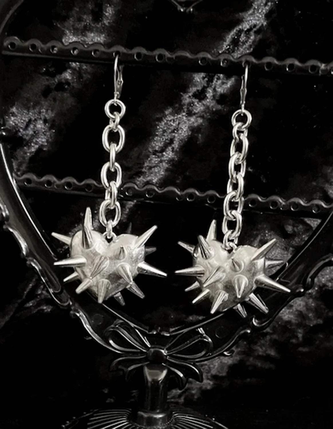 Antique Heart Thorns Spike Chain Dangle Earring