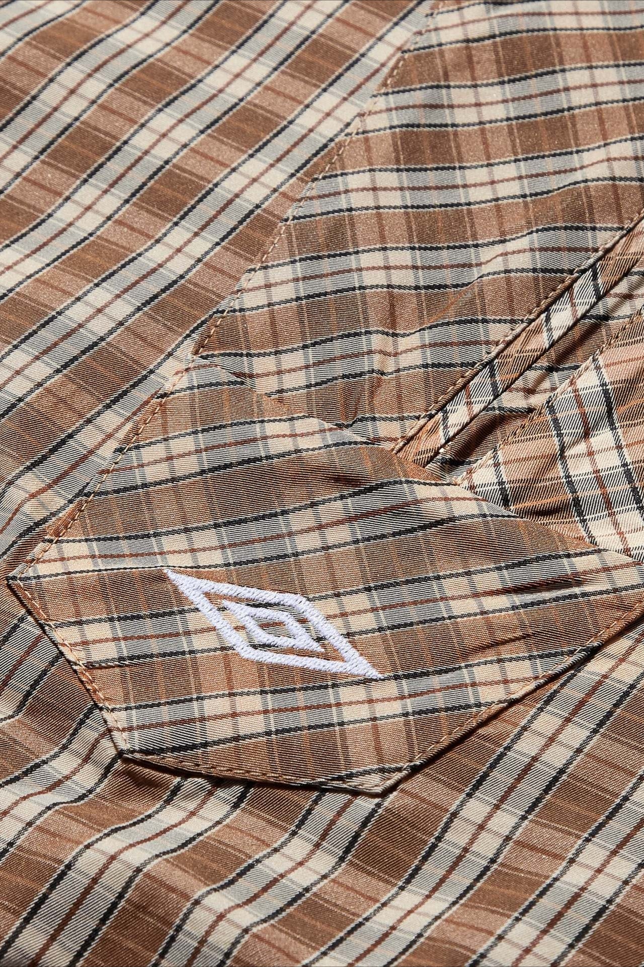 Sudadera con capucha de cuadros escoceses vintage y media tapeta con máscara