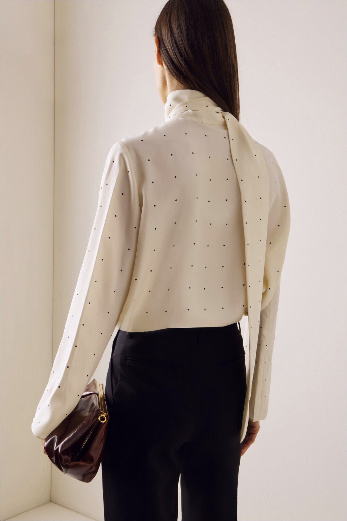 Blusa suelta de lunares con lazo