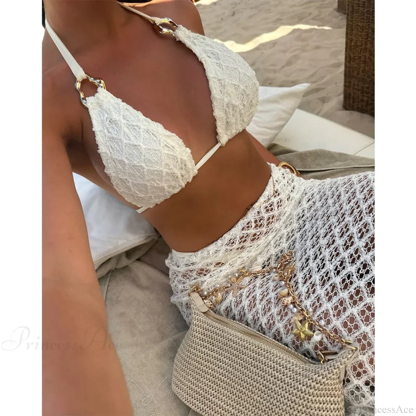 Traje de baño de tres piezas de ganchillo con falda push-up