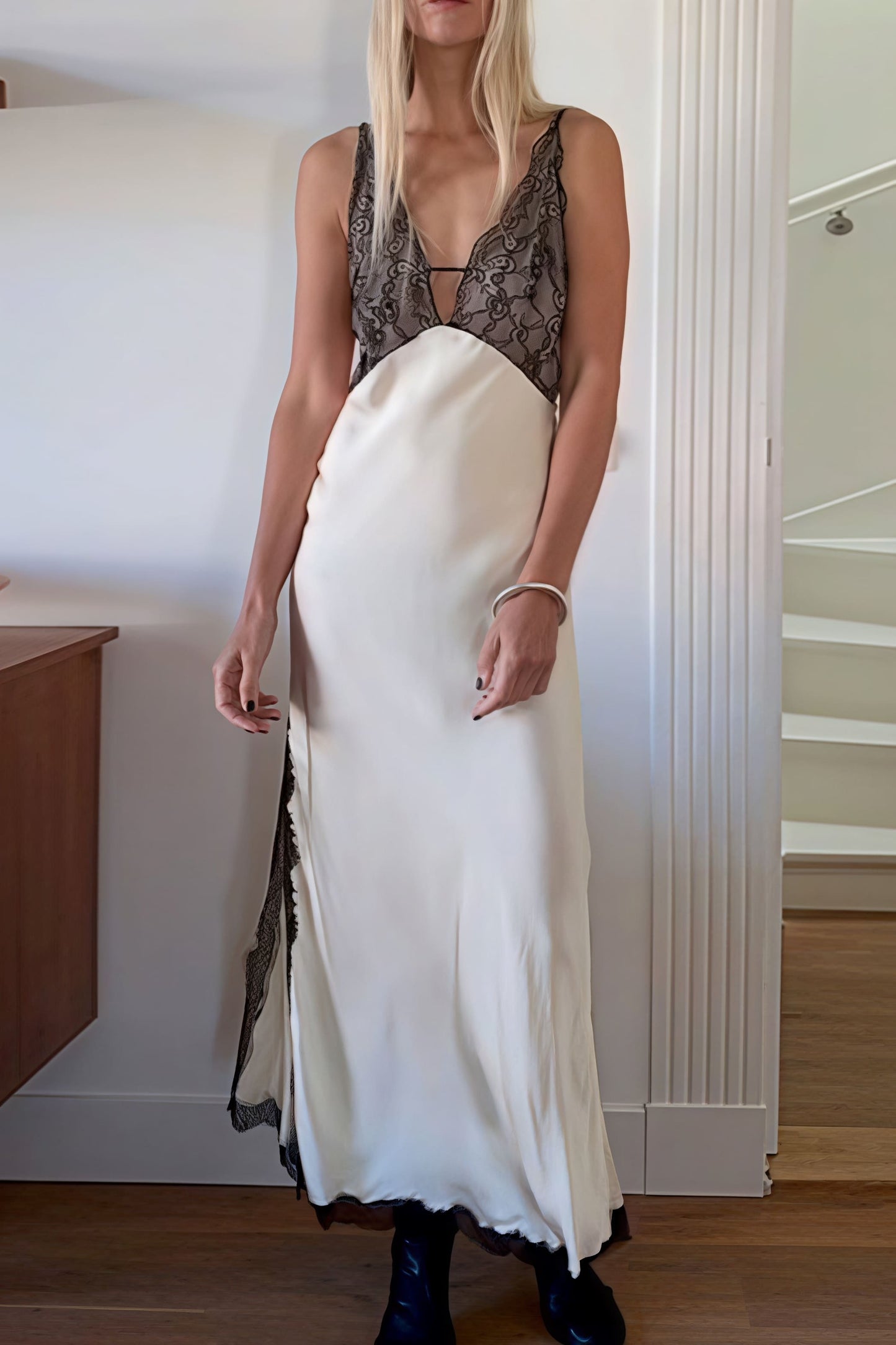 Vestido maxi de satén sin espalda con retazos de encaje sexy y entallado