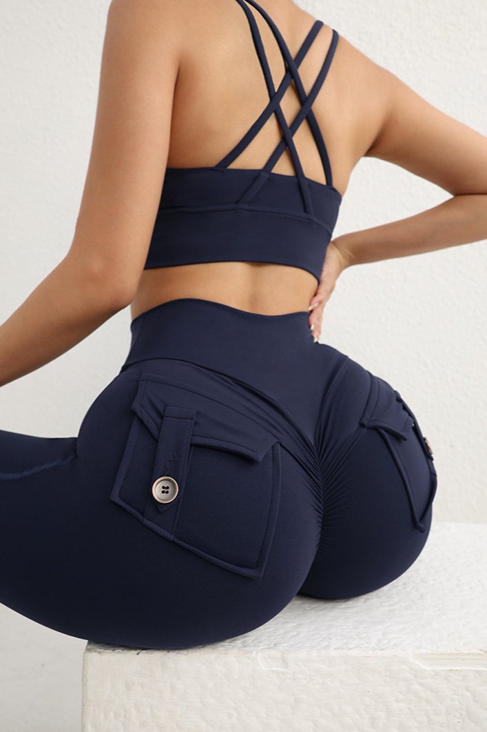 Leggings con botón utilitario de talle alto y efecto push-up