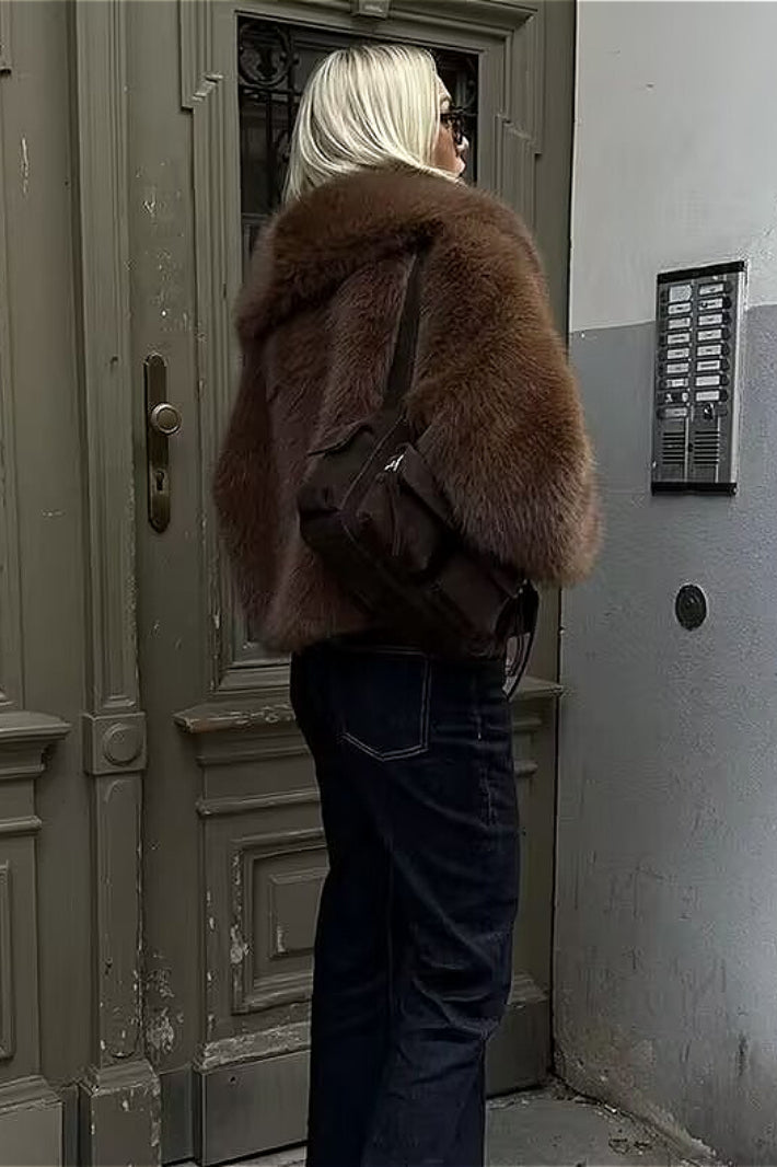 Abrigo corto de felpa cálido con cuello con muesca y color liso retro