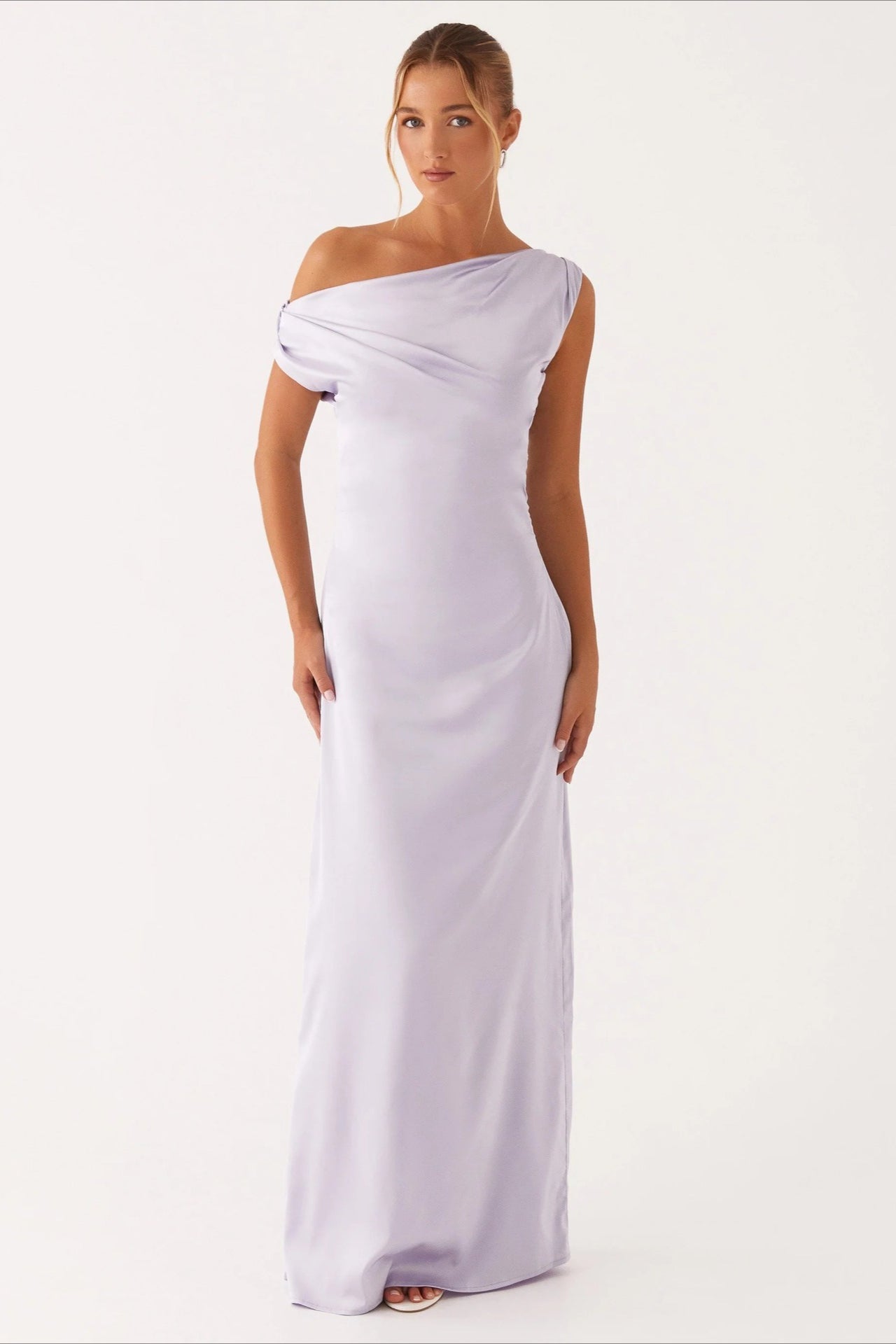 Vestido formal de cuello asimétrico liso