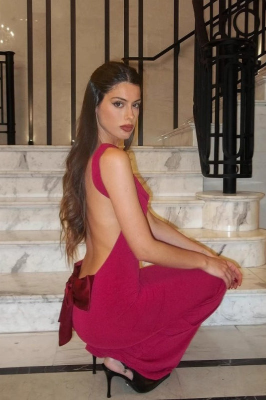 Vestido de cóctel con lazo en la espalda descubierta