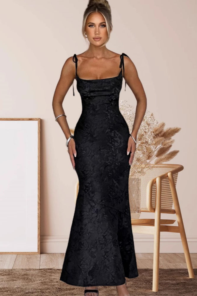 Vestido de fiesta formal tipo sirena sin espalda con faja sólida