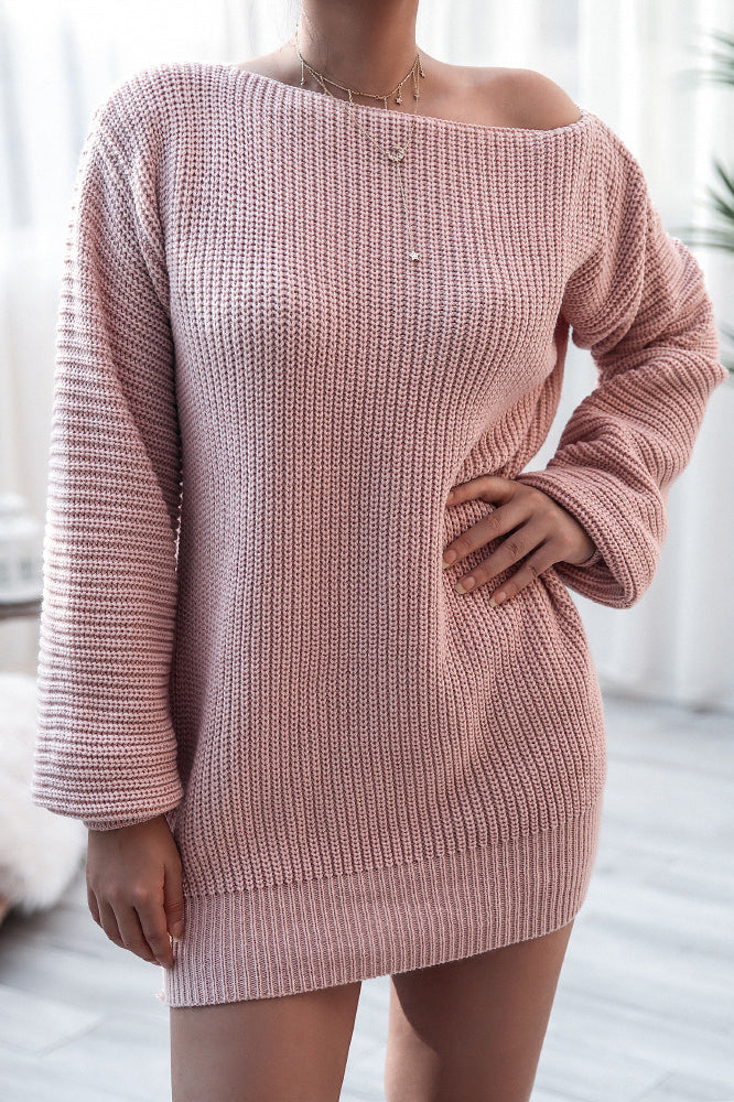 Minivestido suelto de punto acanalado con cuello barco y manga larga