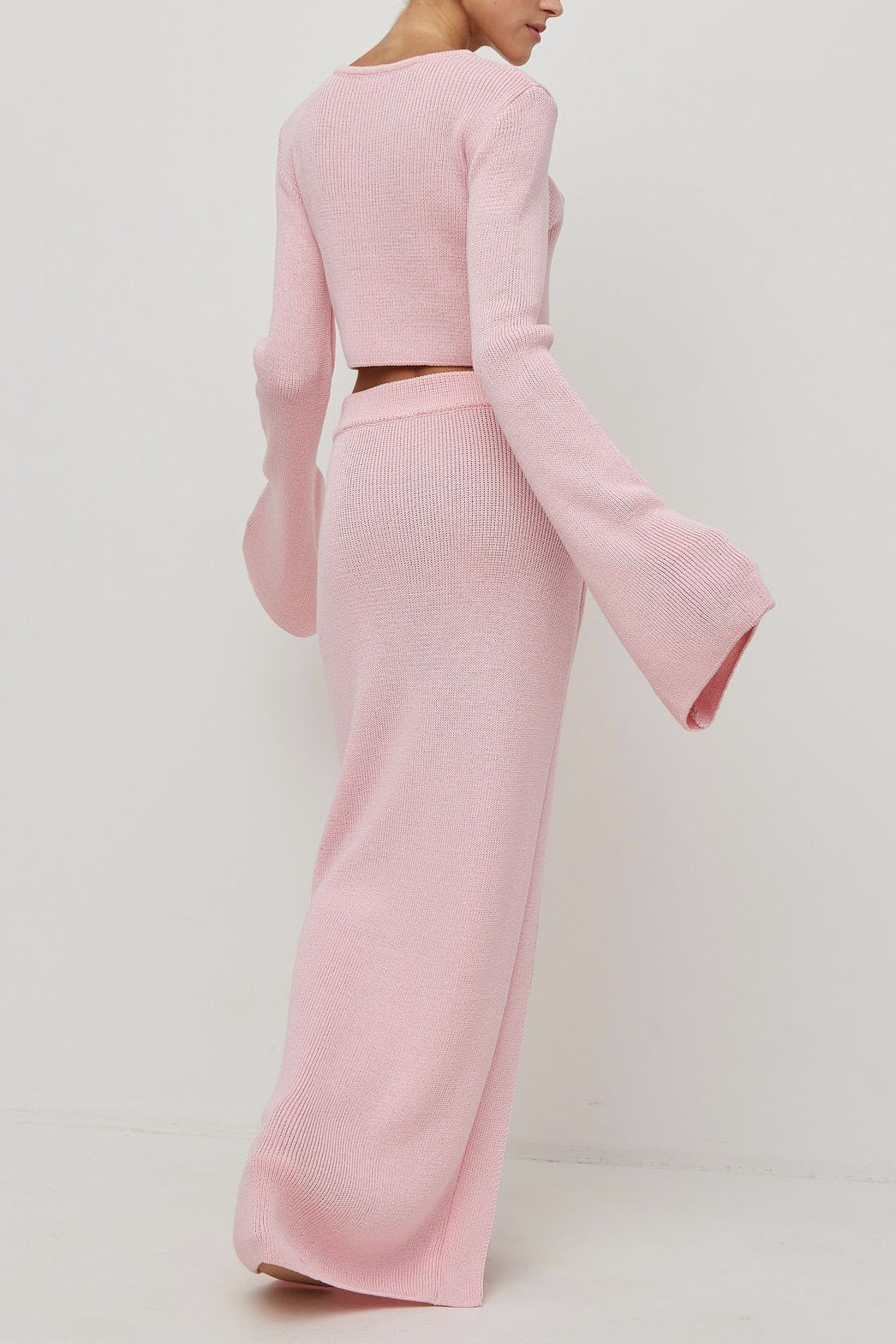 Vestido de dos piezas de cárdigan y vestido sin mangas con mangas acampanadas