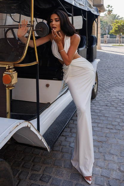 Vestido Formal Halter con Paneles Transparentes