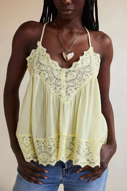 Top camisero con tirantes de volantes y encaje