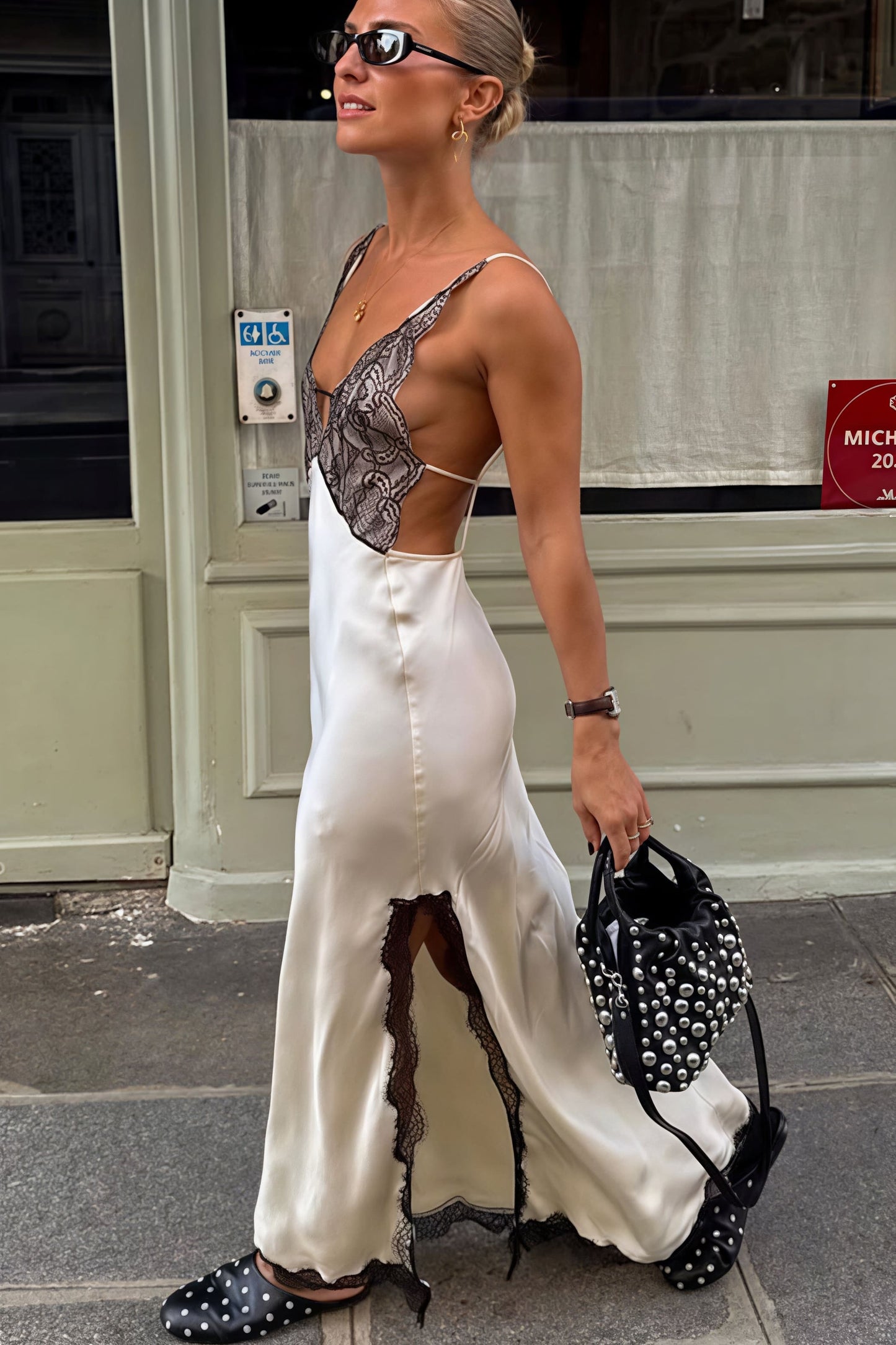 Vestido maxi de satén sin espalda con retazos de encaje sexy y entallado
