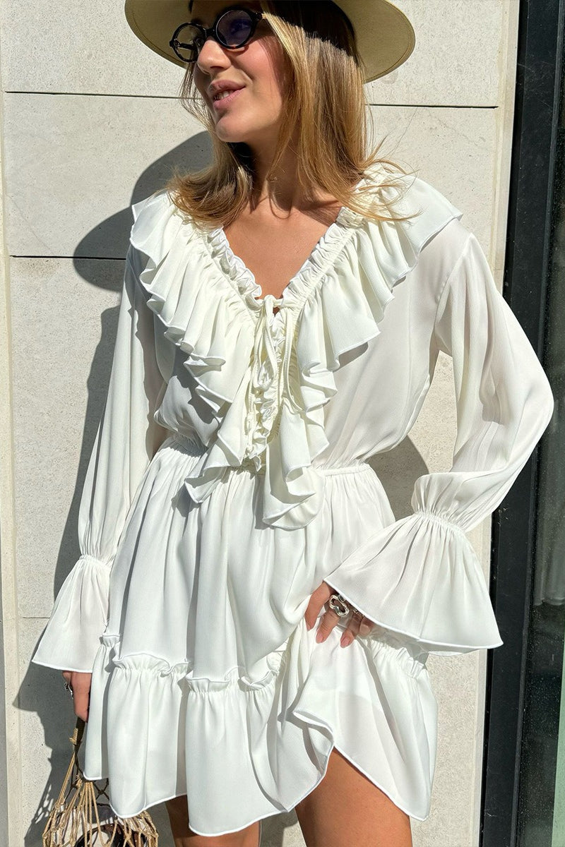 Minivestido de gasa con cuello de pico y mangas acampanadas