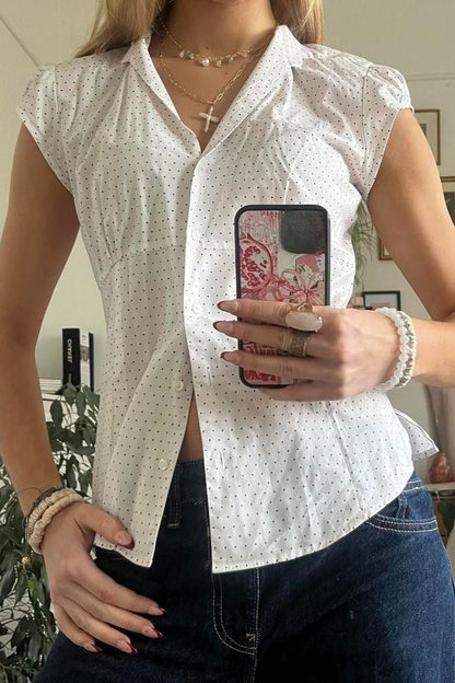 Blusa versátil a cuadros rojos y blancos