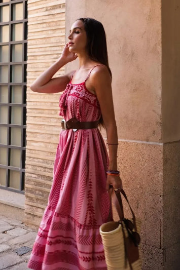 Vestido bohemio con borlas y tirantes finos
