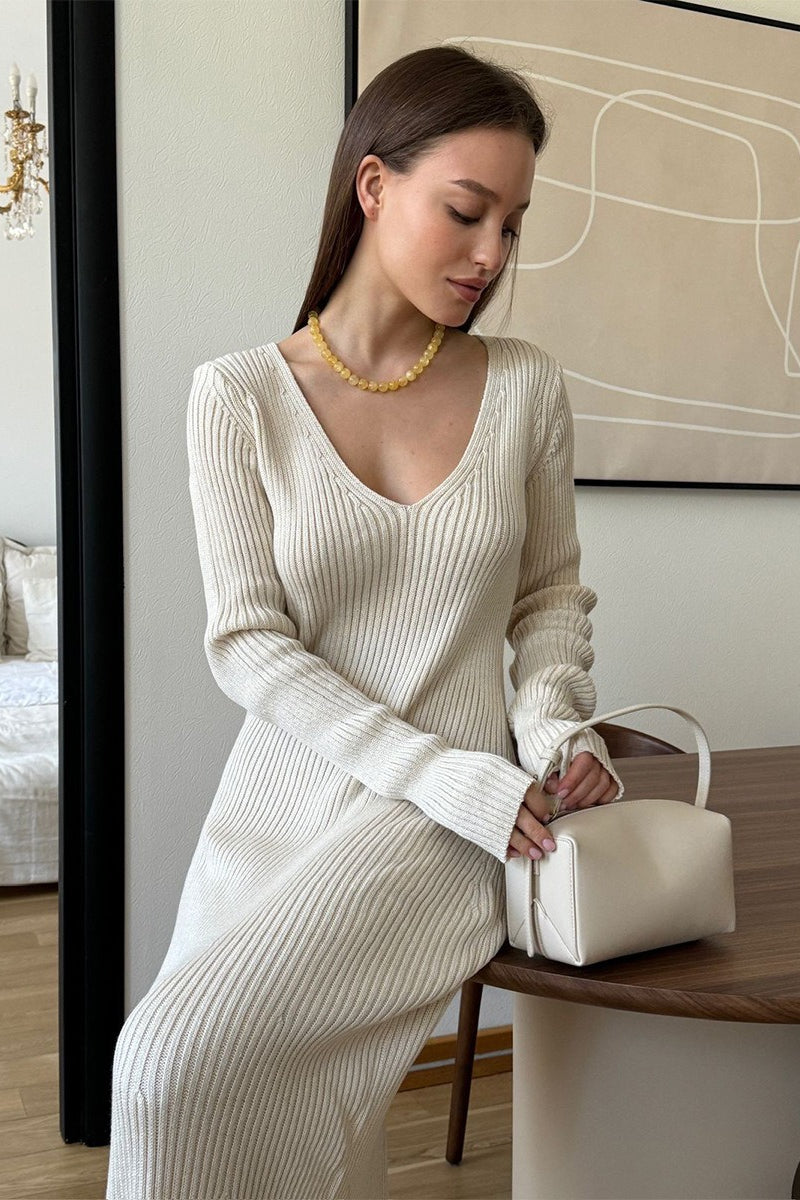 Vestido de punto de manga larga con cuello en V