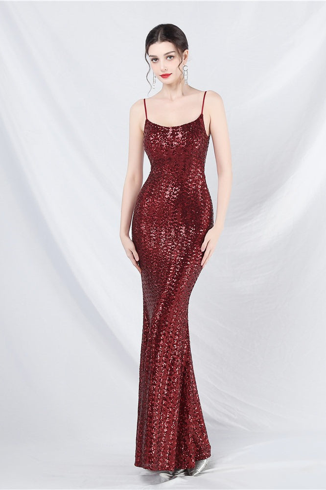 Elegante vestido maxi con lentejuelas y tirantes finos