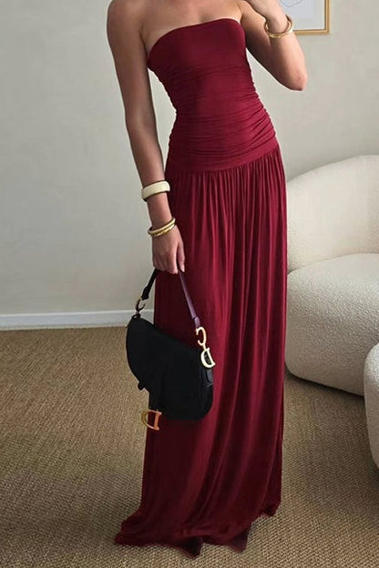 Vestido largo formal sin tirantes con hombros descubiertos
