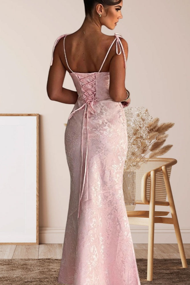Vestido de fiesta formal tipo sirena sin espalda con faja sólida