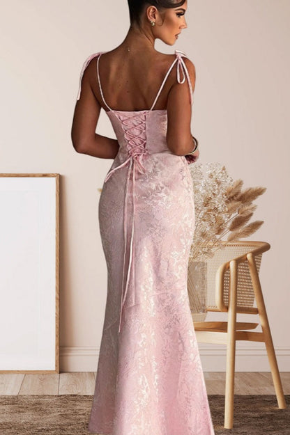 Vestido de fiesta formal tipo sirena sin espalda con faja sólida
