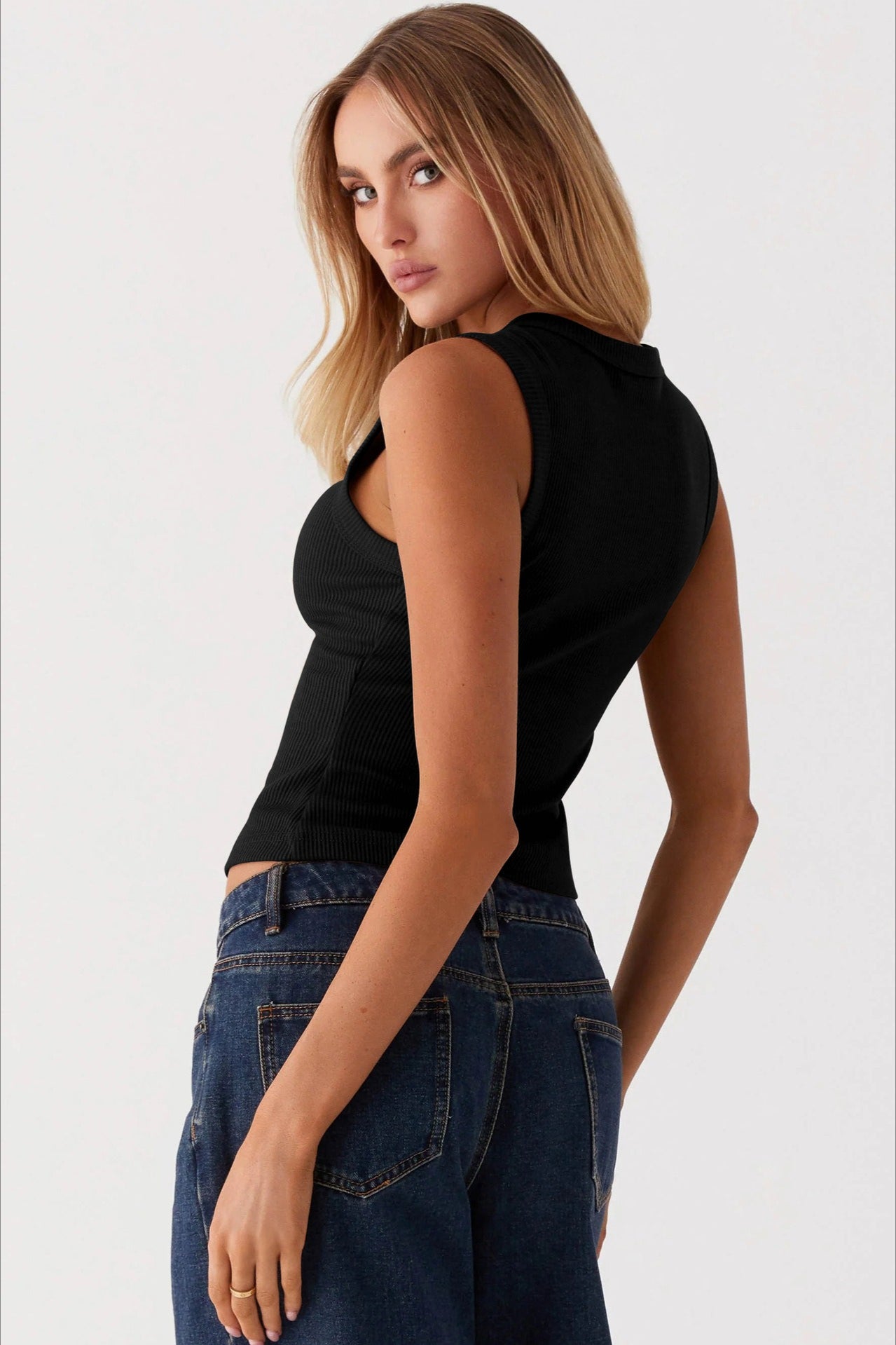 Top de punto sin mangas con cuello redondo