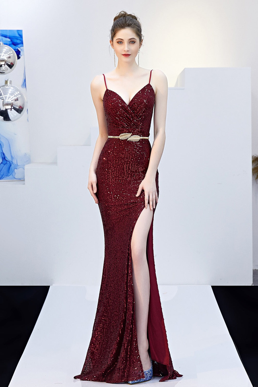 Vestido de fiesta ajustado con cola de pez y cinturón