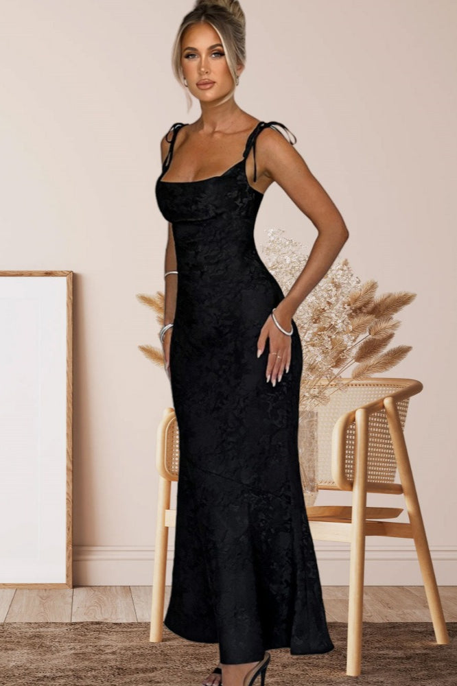 Vestido de fiesta formal tipo sirena sin espalda con faja sólida