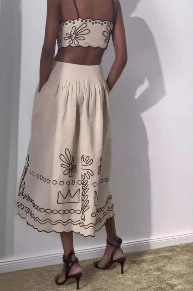 Vestido bohemio bordado con tirantes finos