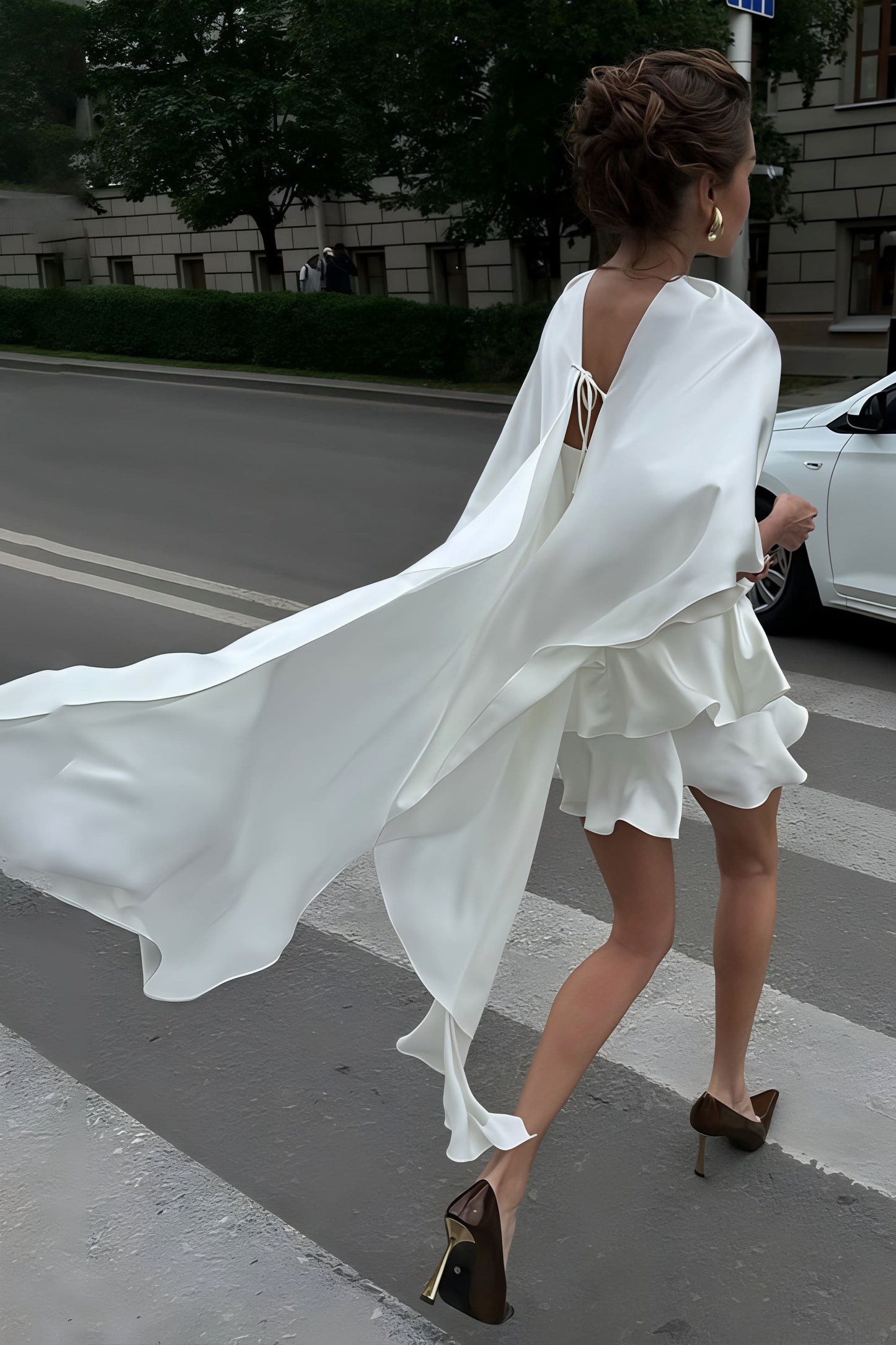 Minivestido de raso liso con tirantes finos y volantes