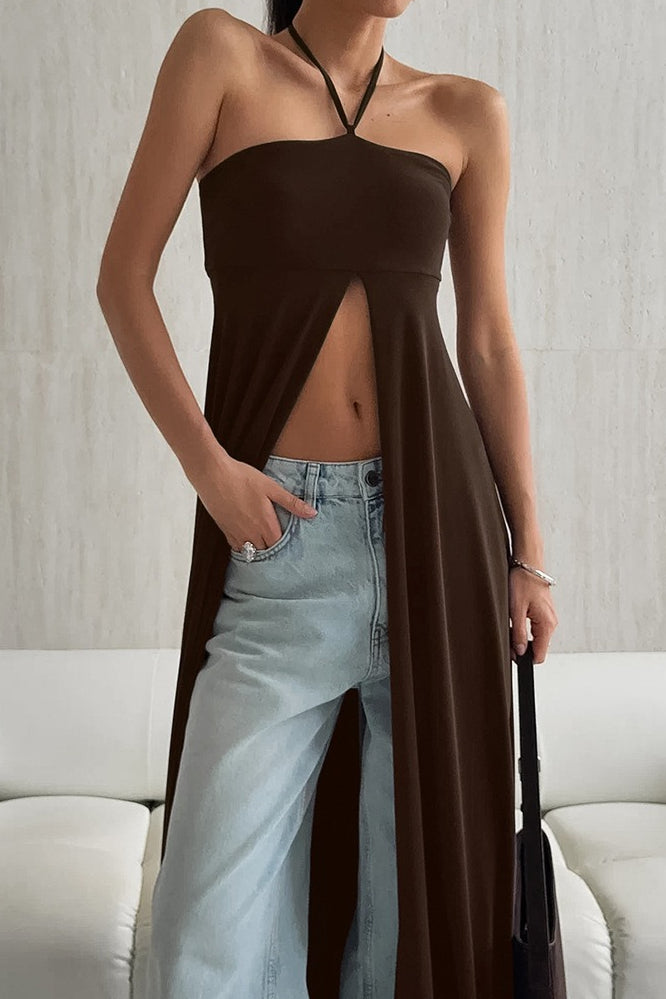 Blusa entallada halter fluida con abertura versátil
