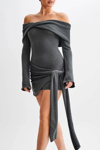 Vestido de punto con cuello barco y lazo
