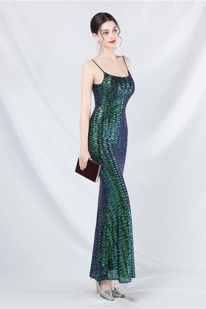 Elegante vestido maxi con lentejuelas y tirantes finos