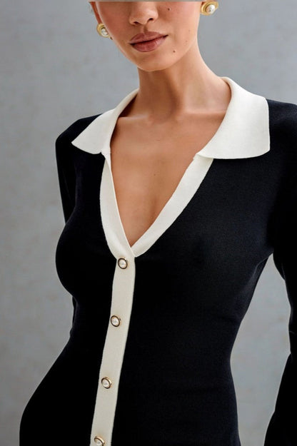 Vestido de punto con cuello con volantes y botones de perlas
