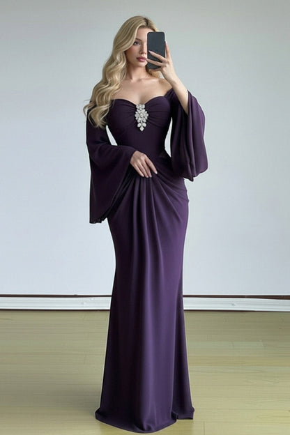 Vestido de fiesta ajustado con mangas acampanadas y escote tipo tubo