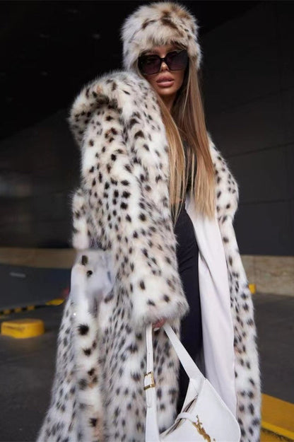 Abrigo largo con capucha de piel sintética con estampado de leopardo