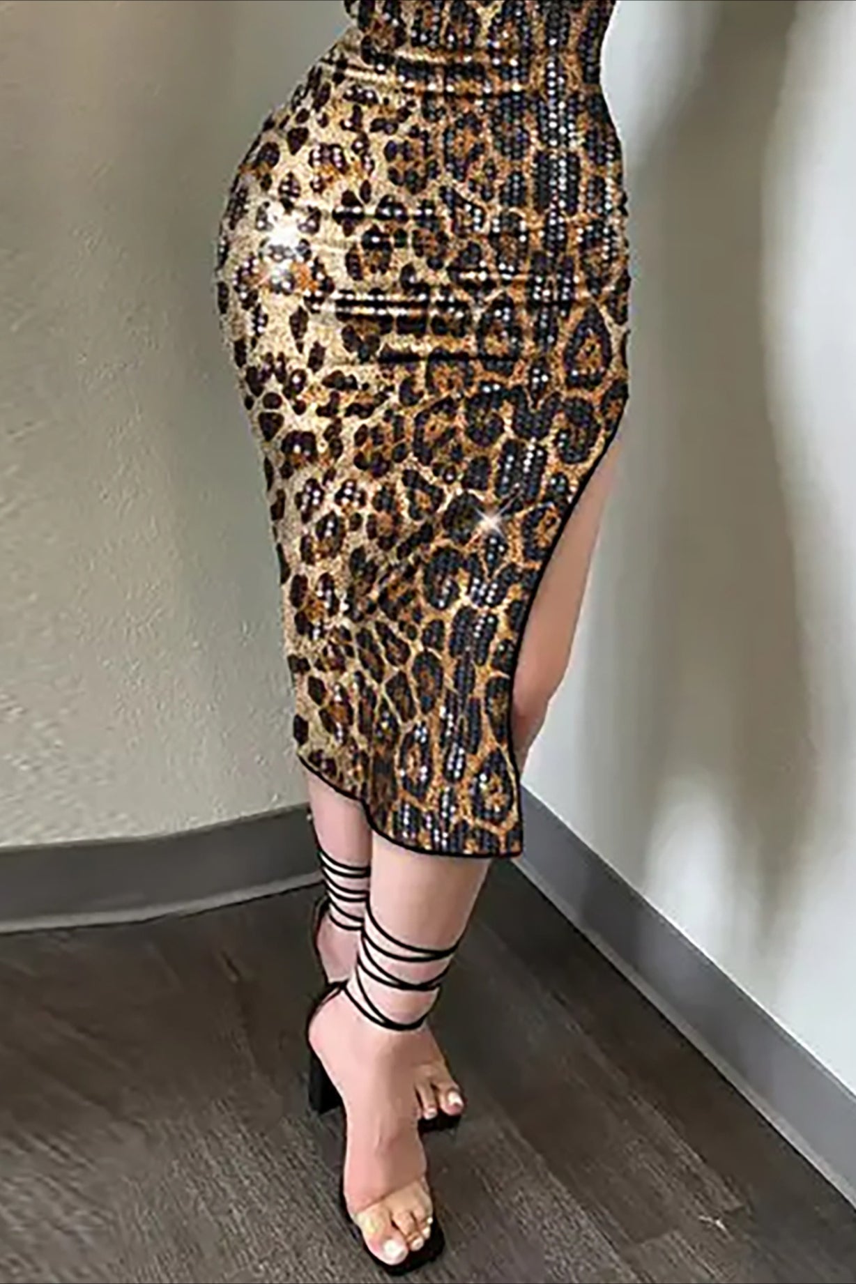 Vestido midi ajustado, sexy, con estampado de leopardo, sin espalda y tirantes finos