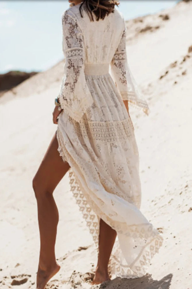 Vestido bohemio de encaje con cuello de pico calado