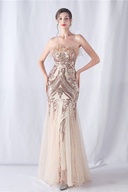 Vestido de Noche con Lentejuelas y Plumas de Avestruz